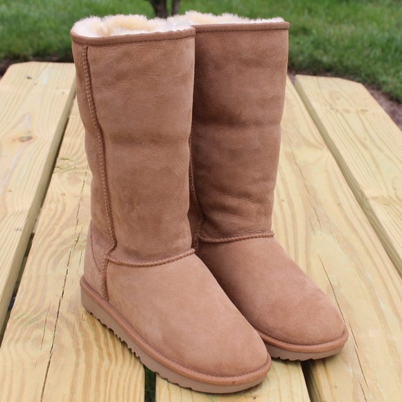 UGG Kids’ Classic Tall II Chestnut Boot Sz 4 - Picture 1 of 11